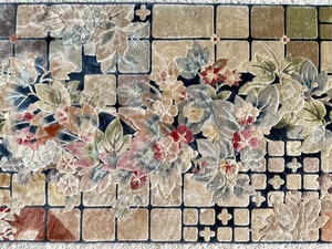 lot 354 image: Hand Knotted Silk Rug