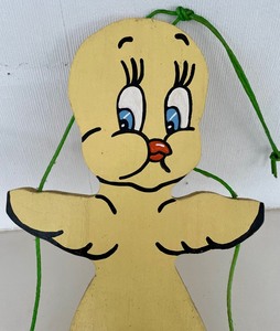 lot 358 image: Hanging Wooden Bird Decor