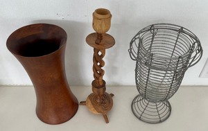 lot 356 image: Delightful Decor
