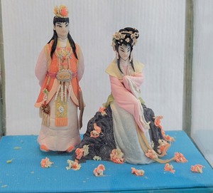 lot 284 image: Vintage Asian Diorama and Trinket Box