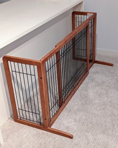lot 298 image: Adjustable Pet Gate