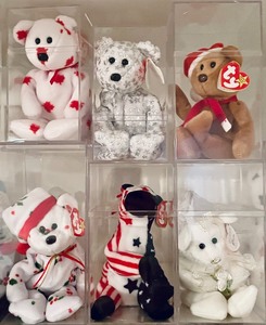 lot 333 image: Various Beanie Baby Grouping in Clear Display Cases