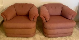lot 396 image: Pair of Vintage Swivel Upholstered Chairs by Flexsteel