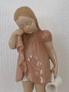 lot 382 image: Bing and Grondahl Spilt Milk Figurine #2246