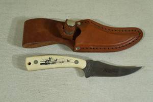 lot 39 image: Schrade 502SC Scrimshaw Handle Fixed Blade Knife