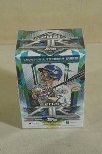 lot 17 image: Box of 2021 Topps Fire Baseball Card Packs