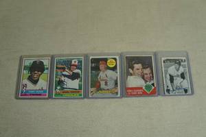 lot 117 image: Baseball Cards - Oliva, Brooks Robinson