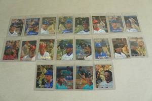 lot 114 image: 1997 Fleer Flair Showcase Cards - Grace, Dye, Alomar, Schilling