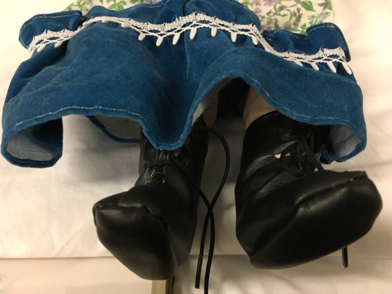 lot 314 image: Doll, Plate & Mail holder