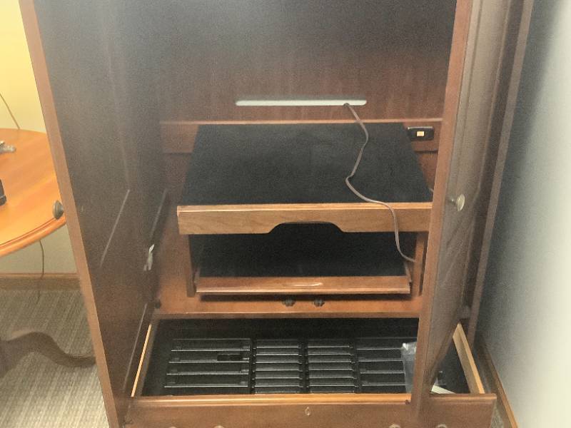 lot 116 image: Entertainment Center