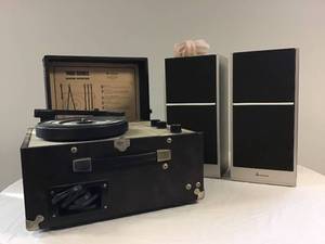 lot 323 image: Califone 1400 Series Record Player