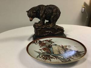 lot 333 image: Bear Resin Sculpture & Owl Plate