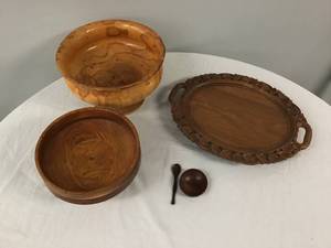 lot 362 image: Wooden Serving Dishes