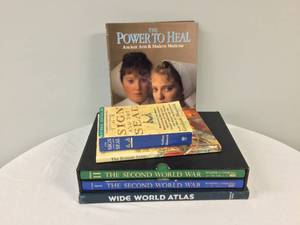 lot 390 image: World Book Lot