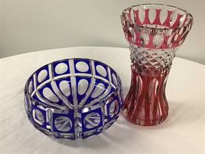 lot 370 image: Set of Cut Glass Dcor