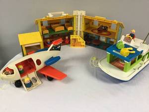 lot 373 image: Vintage Toy Lot 2