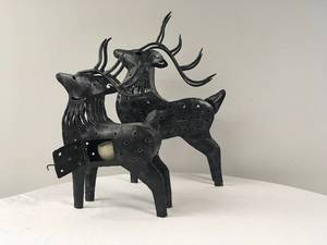 lot 402 image: Set of 2 Reindeer