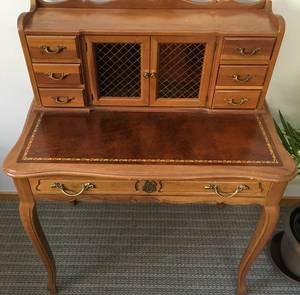 lot 441 image: Vintage Secretary Desk