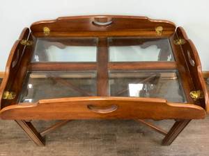 lot 423 image: Flip-up Side or Coffee Table wtih 4-part Glass Top