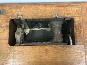 lot 439 image: Vintage Singer Sewing Machine