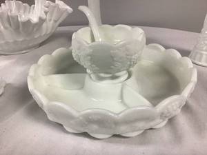 lot 343 image: Set of Milk White Dishes