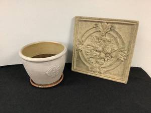 lot 408 image: Interiorexterior Resin Art & Planter
