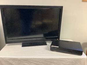 lot 410 image: TV & DVD Player
