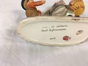lot 427 image: Procelain Hummel Figurine-Simple Simon