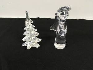 lot 428 image: Angel and Tree Dcor