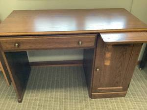 lot 5 image: Wooden Desk