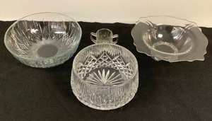 lot 8 image: 3 Piece Bowl Glassware w Tooth Pick Holder