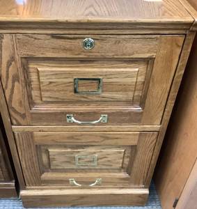 lot 3 image: Wooden 2 Drawer File Cabinet