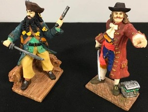 lot 22 image: 2 Pirate Figurines