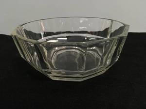 lot 47 image: 3 Piece Glassware Set
