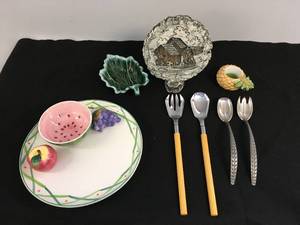lot 52 image: 8 Piece Kitchenware