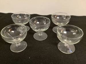 lot 60 image: 5 Piece Goblet Set