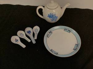 lot 63 image: 6 Piece Kitchen Set