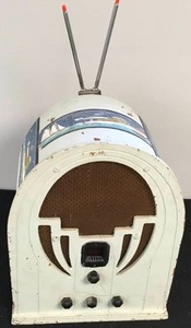 lot 25 image: Vintage Hand Painted Philco Radio Dcor
