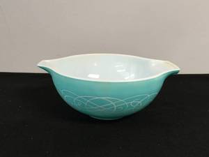 lot 43 image: Pyrex Dish