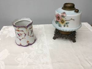 lot 69 image: Vase and Lamp Set