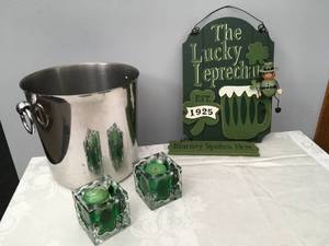 lot 70 image: St Patricks Day Dcor