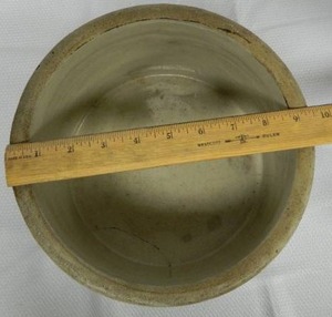 lot 3 image: 3 Crocks