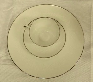 lot 11 image: Fine Chine 4 Place Setting