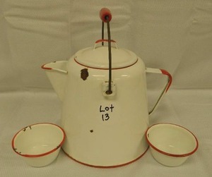 lot 13 image: 6 Piece Enamel Set