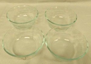 lot 15 image: Anchor 3 Piece Baking Set 4 Pyrex small Bowls
