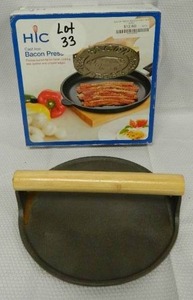 lot 33 image: Bacon Press & Frying Baskets