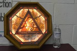 lot 11 image: Blatz light Beer Lighted Sign