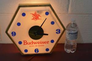 lot 12 image: Budweiser lighted clock