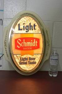lot 17 image: Light Schmidt Beer light up sign