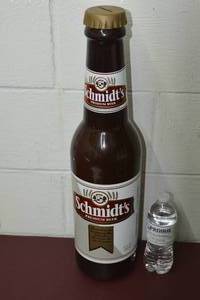 lot 25 image: Schmidts Premium beer piggy bank